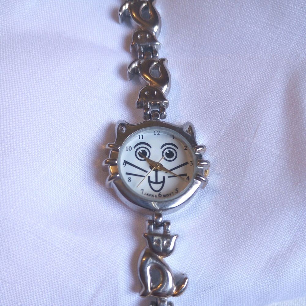 Women's Silver Toned Cat Kitty Kawaii Bracelet Band Analog 7.5 in Watch no bat